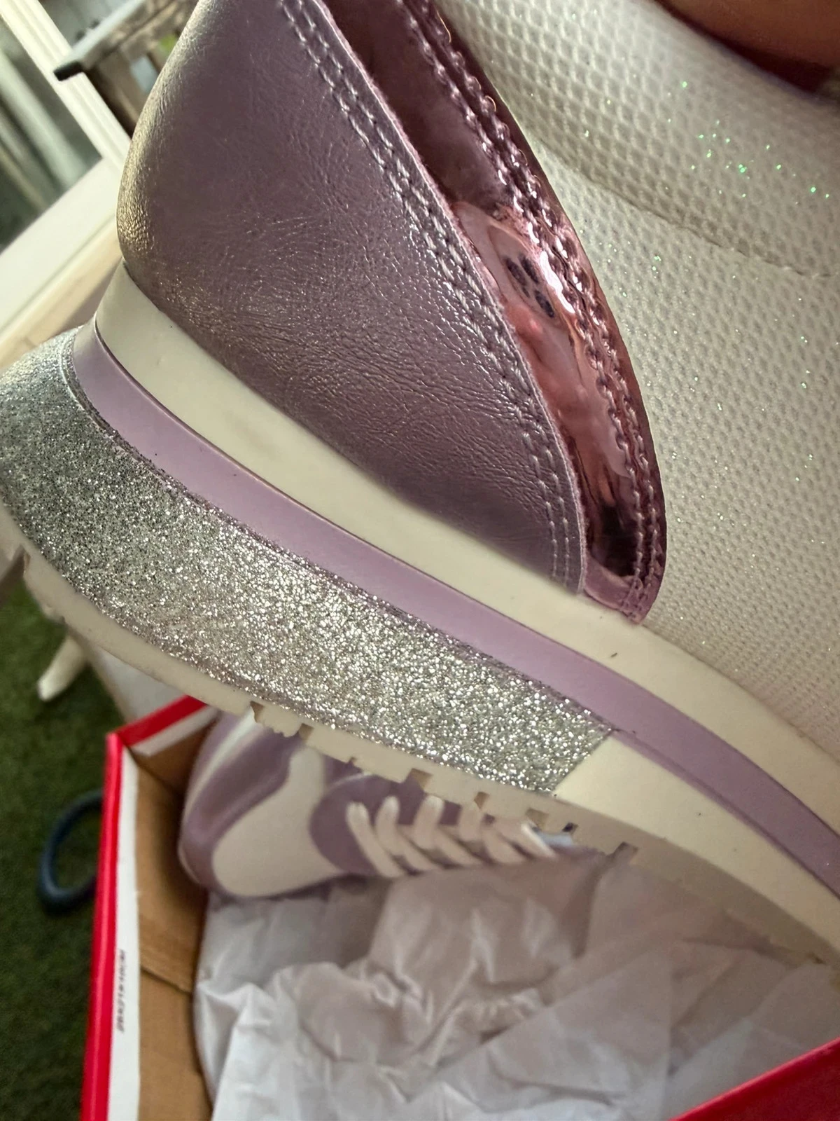 Lila en witte sportschoenen met glitterende details – photo 6